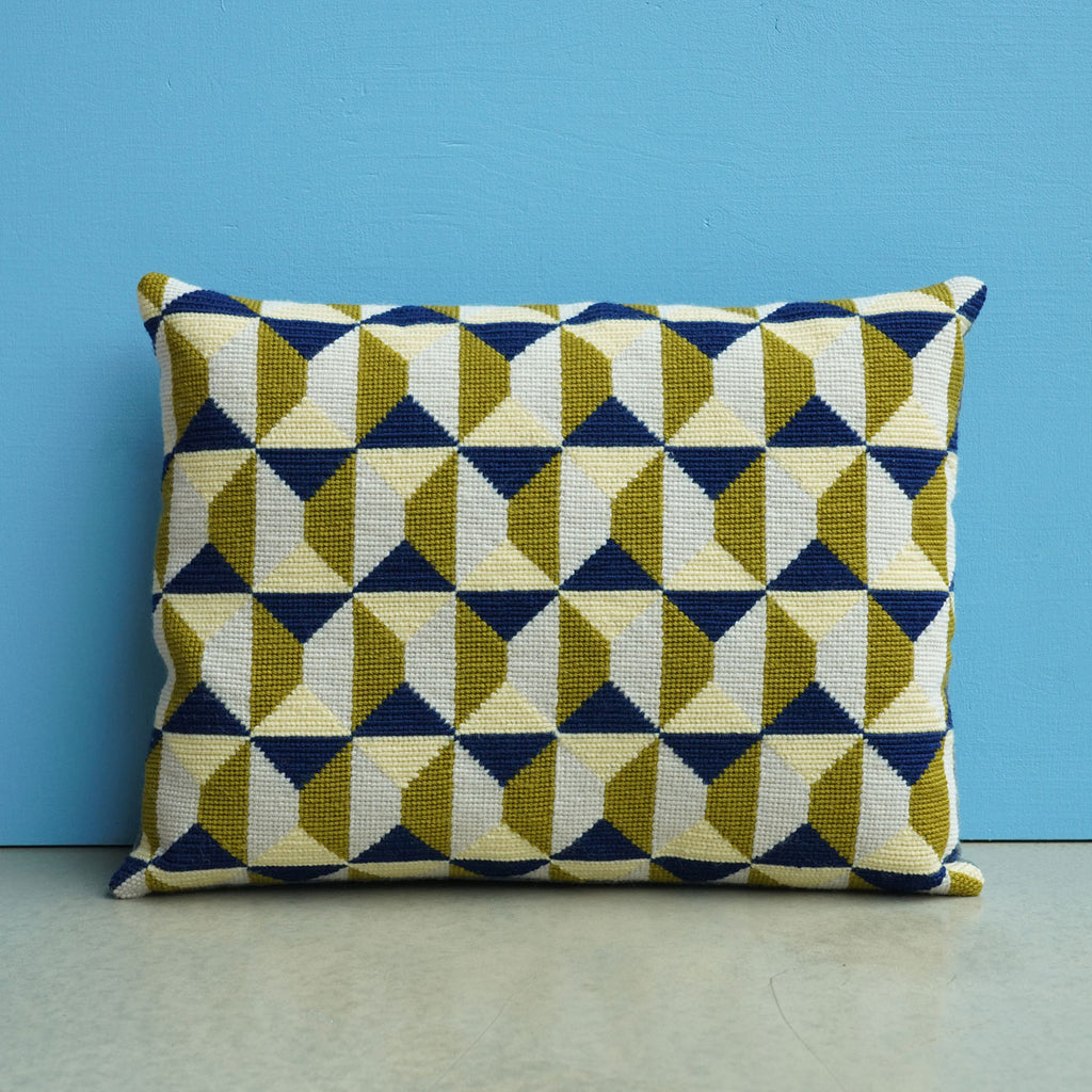 OPSKRIFT: Bredholm Broderi Pude