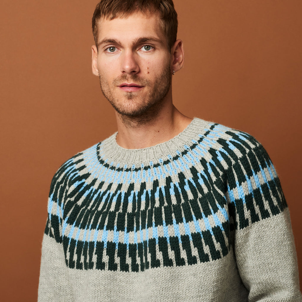 RØST STRIK SWEATER